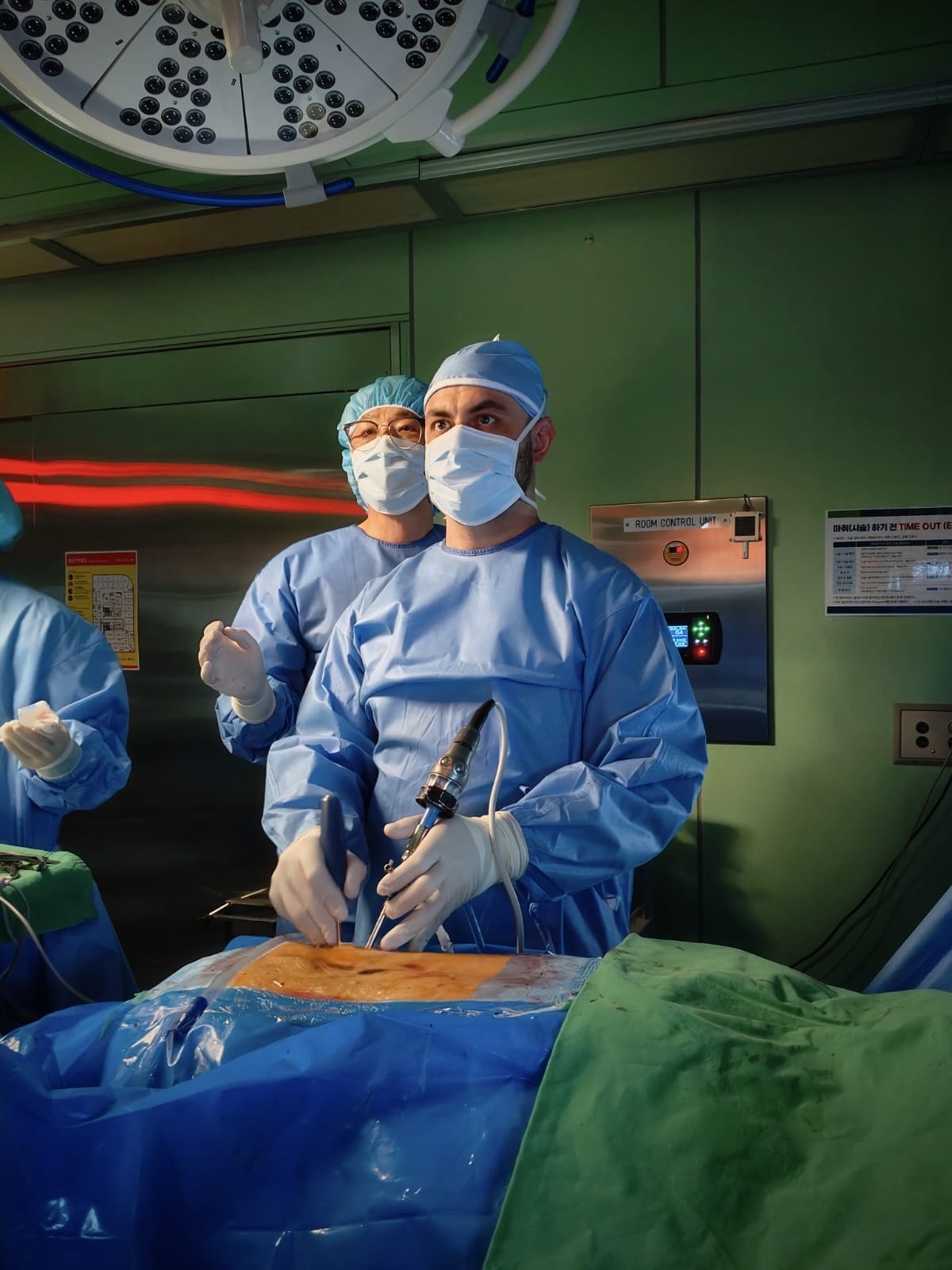 Dr. Brandon Hirsch performing minimally invasive spine surgery